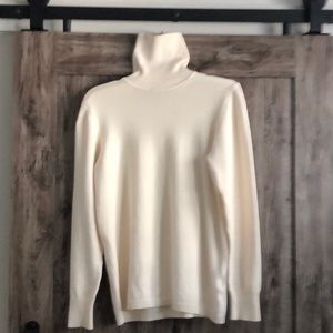 Gap XL Cream Turtleneck Sweater
